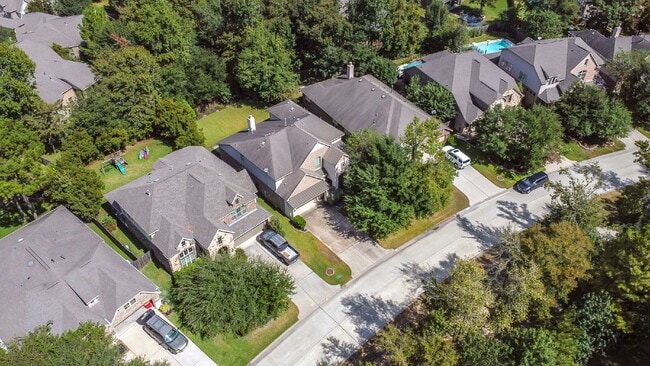 Building Photo - Welcome home to this beautiful home in the...