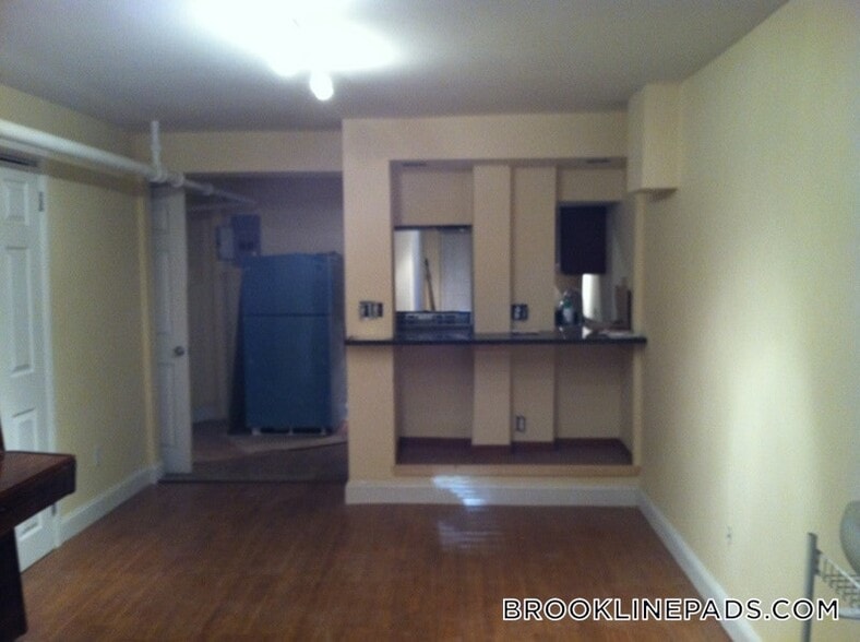 Building Photo - 79 Pleasant St