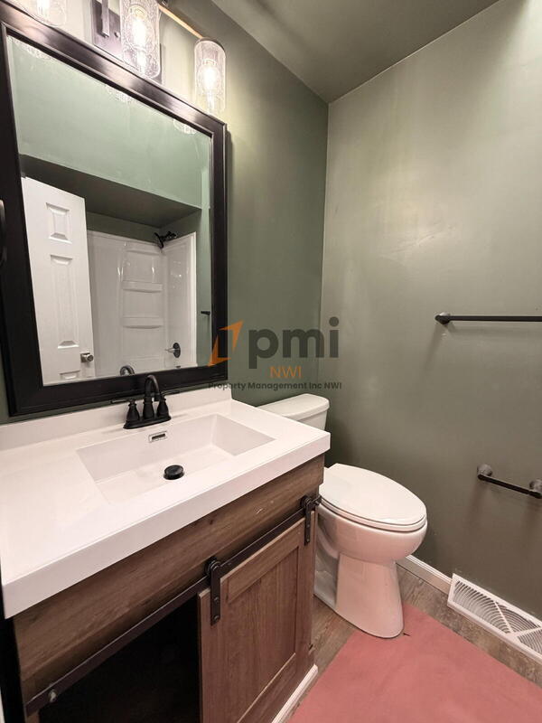 Building Photo - 160 Meadows Cir