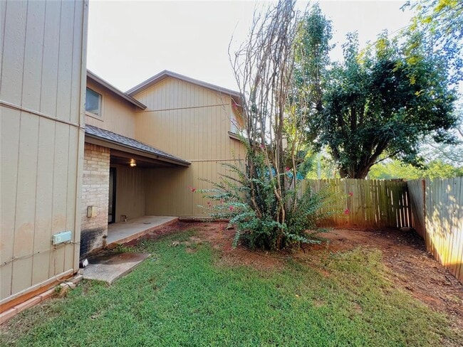 Building Photo - 213 Woodbridge Cir