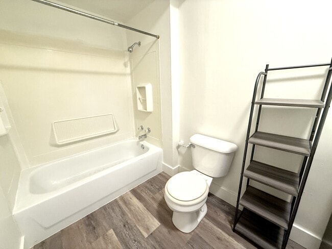 Building Photo - 518 3rd Ave NW