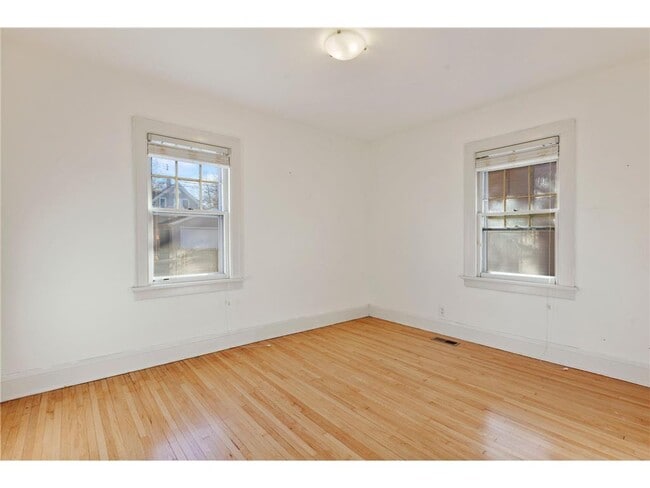 Building Photo - 445 Upton Ave S