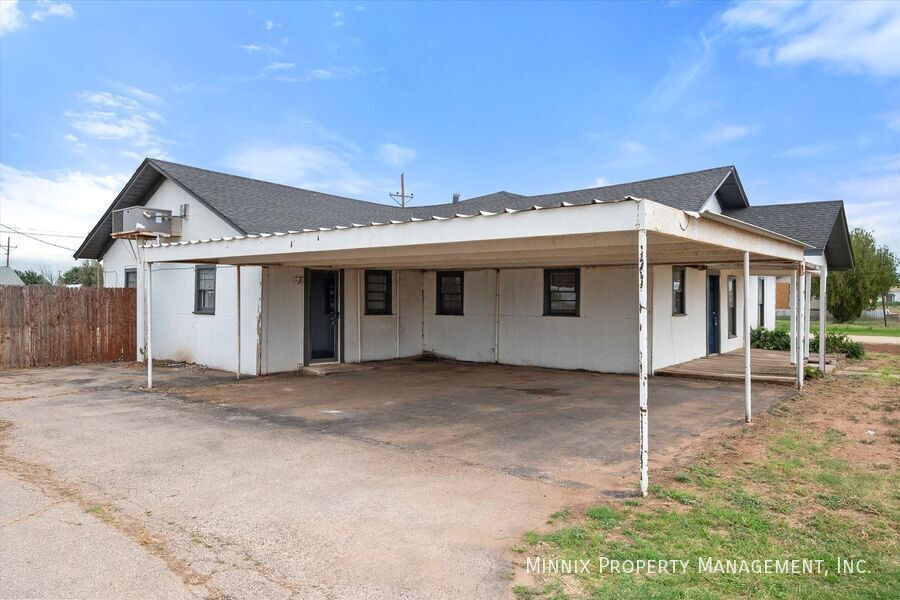 Building Photo - 1302 Ave. E (FS)-1