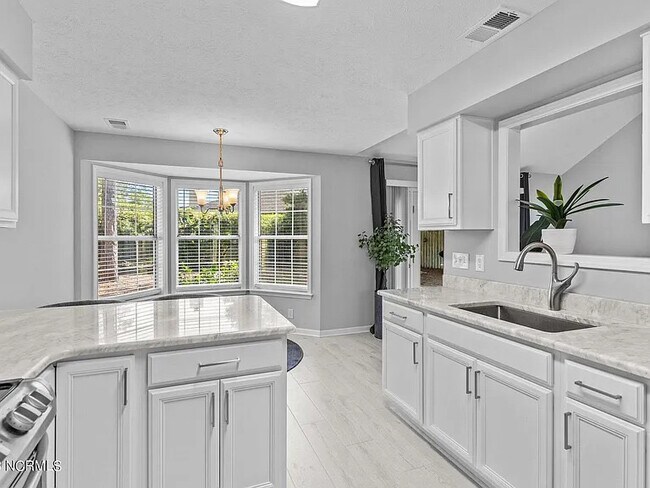 Building Photo - 11 Court 8 NW Dr