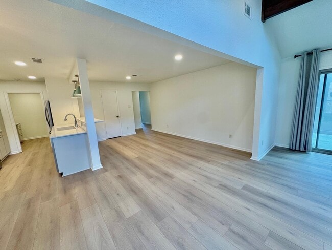 Building Photo - 5935 Meadow Way