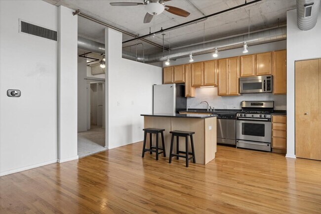 Building Photo - 6 S Laflin St