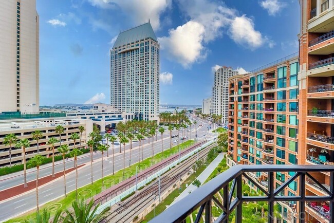 Building Photo - 500 W Harbor Dr