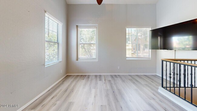 Building Photo - 164 W Campbell Ct