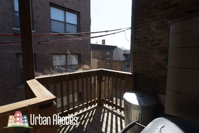 Building Photo - 4312 N Clarendon Ave