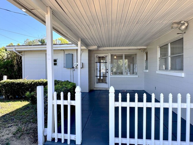 Building Photo - Peaceful 2-Bedroom Home Near Lake Starr