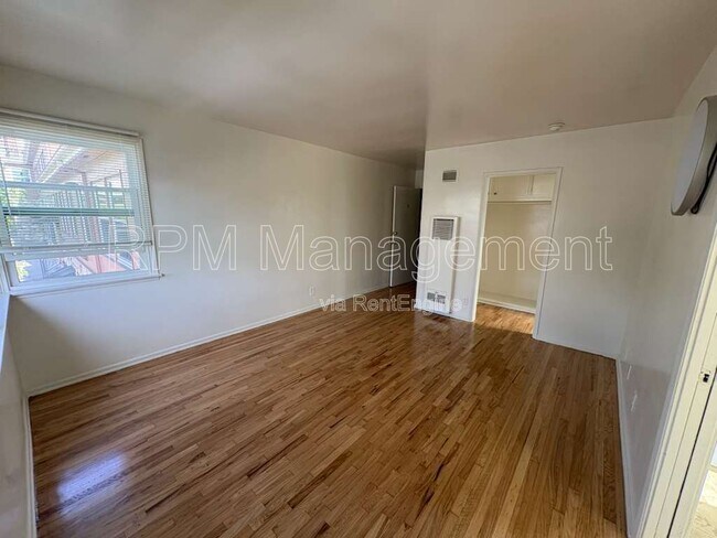 Building Photo - 124 S Park View St