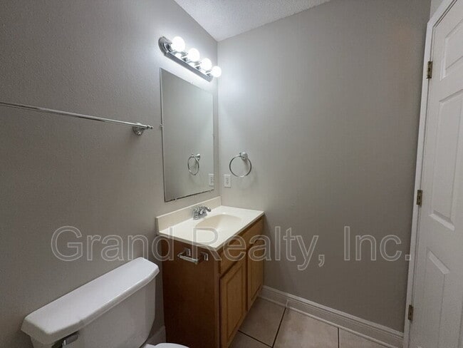 Building Photo - 6901 Ella St