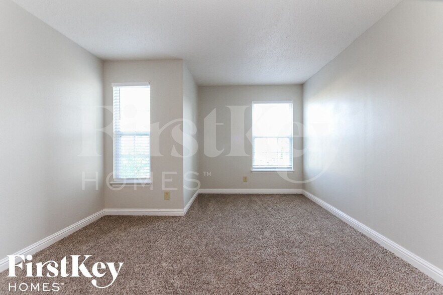 Building Photo - 6448 Front Point Dr