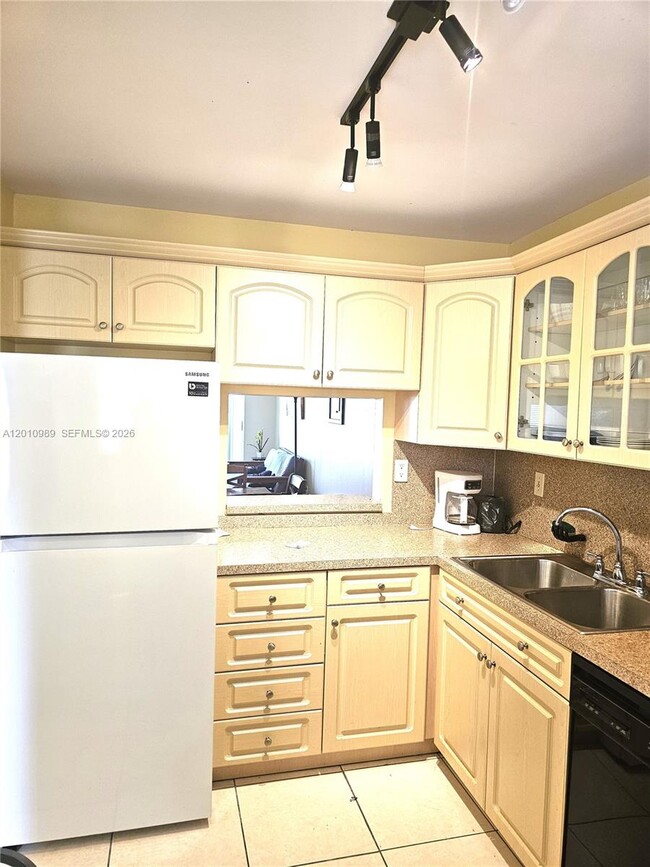 Building Photo - 2097 S Ocean Dr