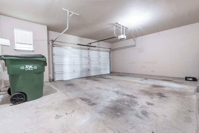Building Photo - 1509 Greenside Dr
