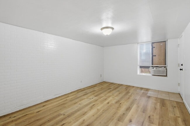 Building Photo - Spacious One Bedroom right by the Capitol