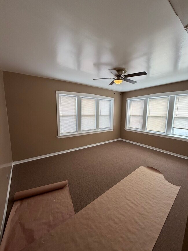 Building Photo - 7402 S Racine Ave