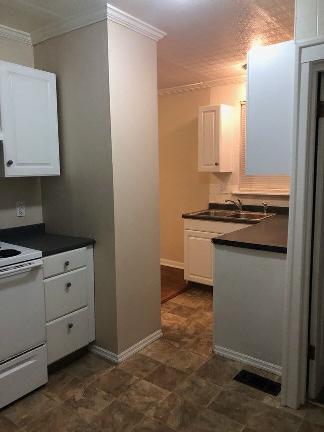 Building Photo - 2471 Center St