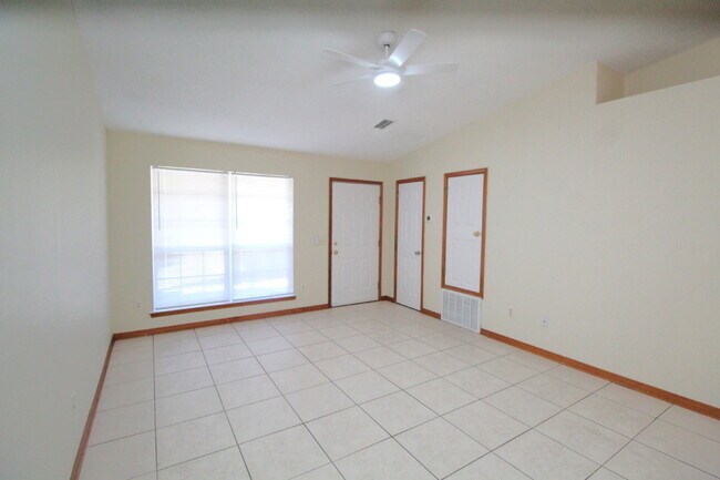 Building Photo - Coastal Living in Gulf Breeze! Spacious 2B...