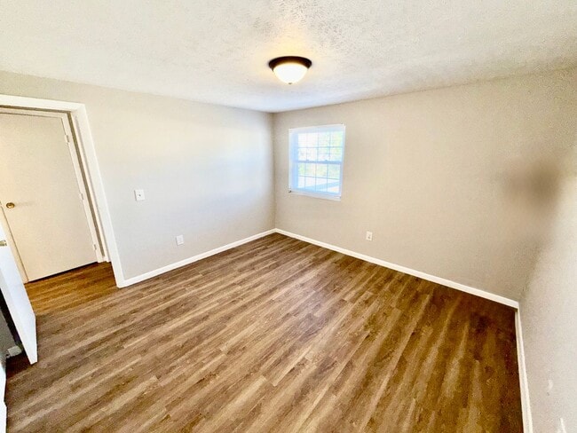 Building Photo - 815 Clareridge Ln