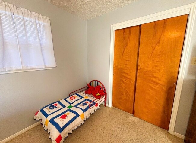 Building Photo - 209 Crest Dr