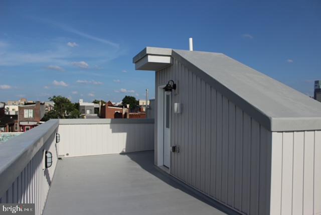 Building Photo - 1227 N Myrtlewood St