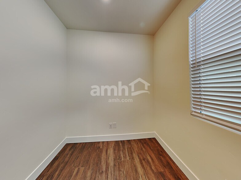 Building Photo - 6186 W Calle Lingo