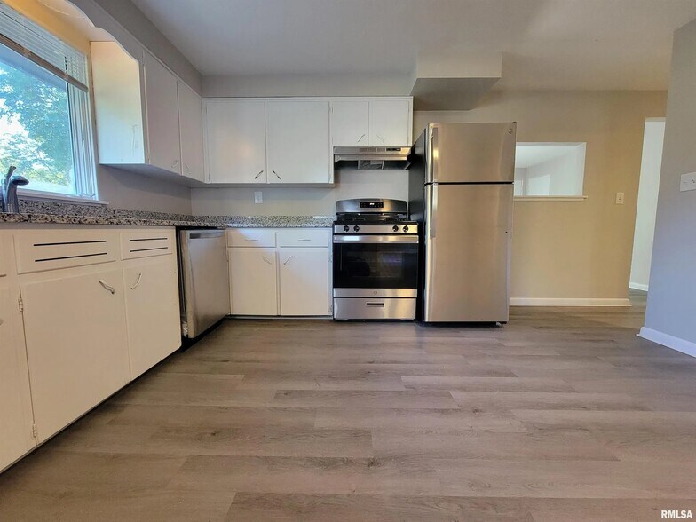 Building Photo - 1111 Summer St