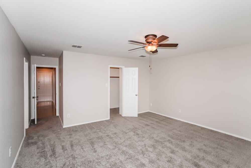 Building Photo - 2005 Burnside Dr