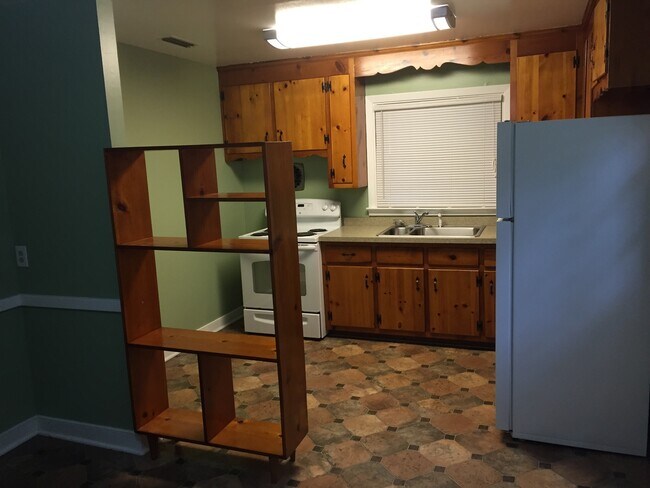 Building Photo - Beautifully Updated 3bdrm/1bth Ranch Style Home Located in the Glen Lea Area!