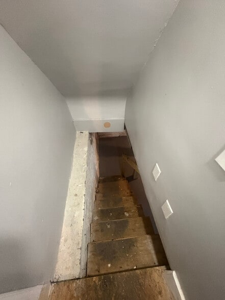 Building Photo - 2525 W Cold Spring Ln