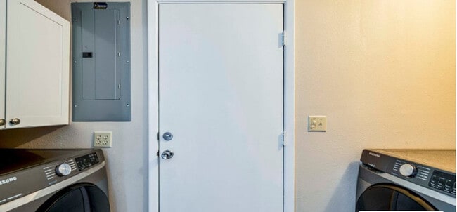 Building Photo - 20126 Suncrest Dr