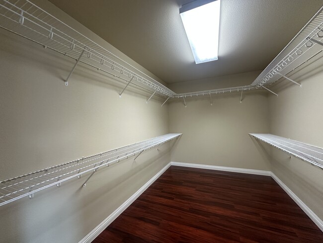 Building Photo - 8125 Crimson Creek Ct