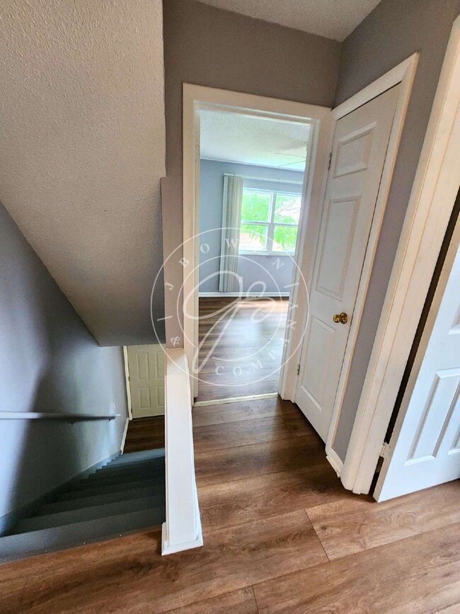 Building Photo - **Beautifully Updated 2-Bedroom Townhome**