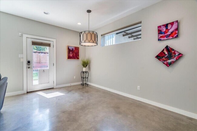 Building Photo - 3505 Villa Ct