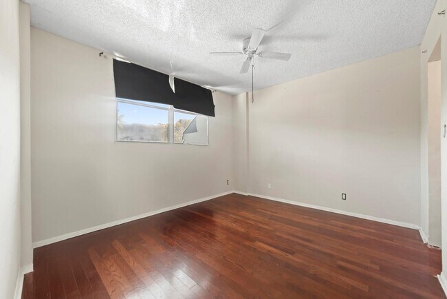 Building Photo - 113 Royal Pk Dr