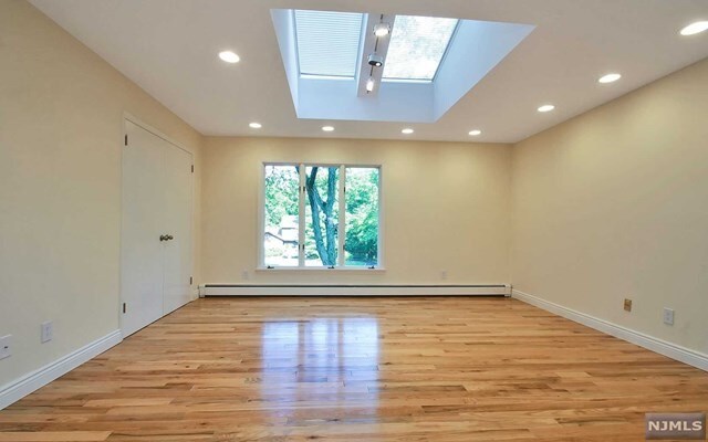 Building Photo - 8 Deborah Ct