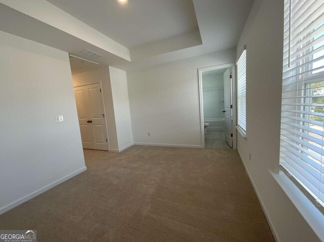 Building Photo - 5716 Plaza Dr SE