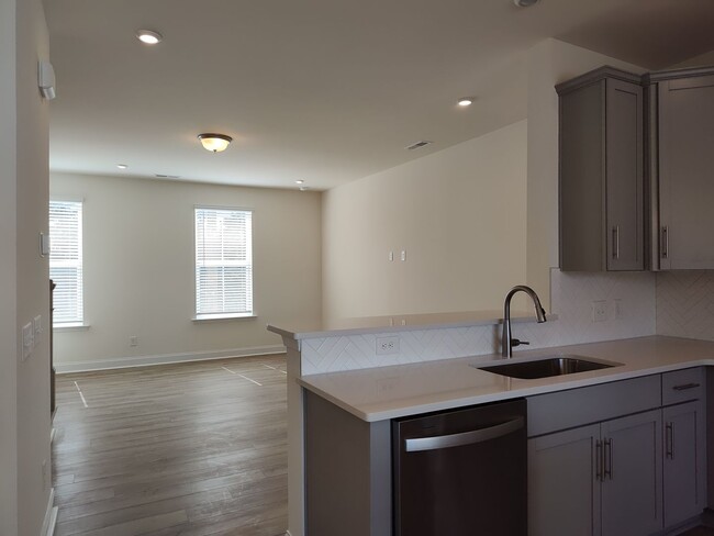 Building Photo - Beautiful Pristine, move-in ready Townhome...
