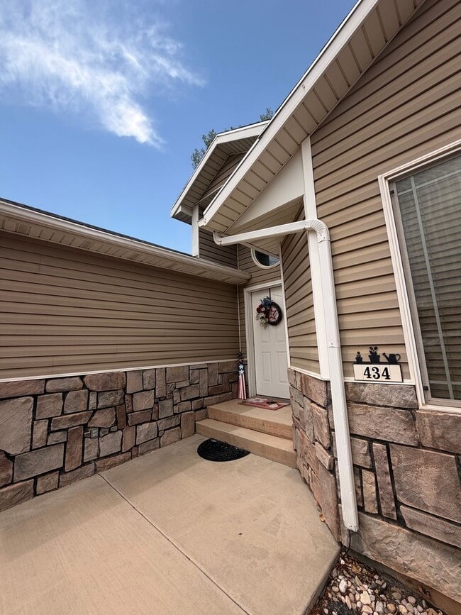 Building Photo - Spacious 3-Bedroom, 2-Bathroom Home with a Beautiful Yard in Cedar City