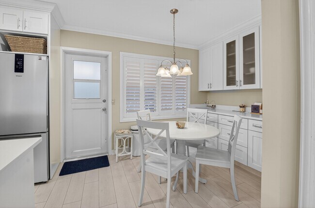 Building Photo - 817 N Ocean Blvd