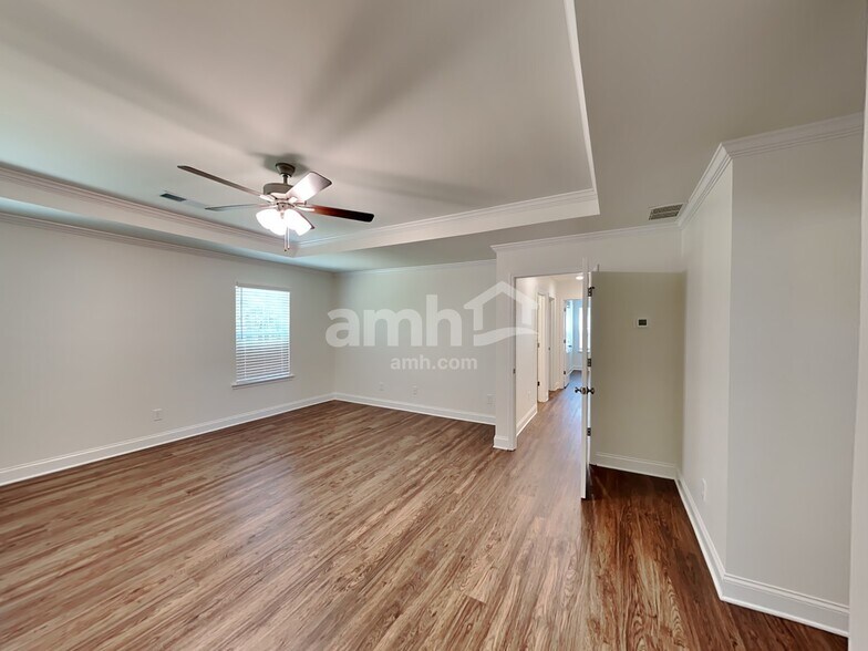 Building Photo - 578 Slew Dr