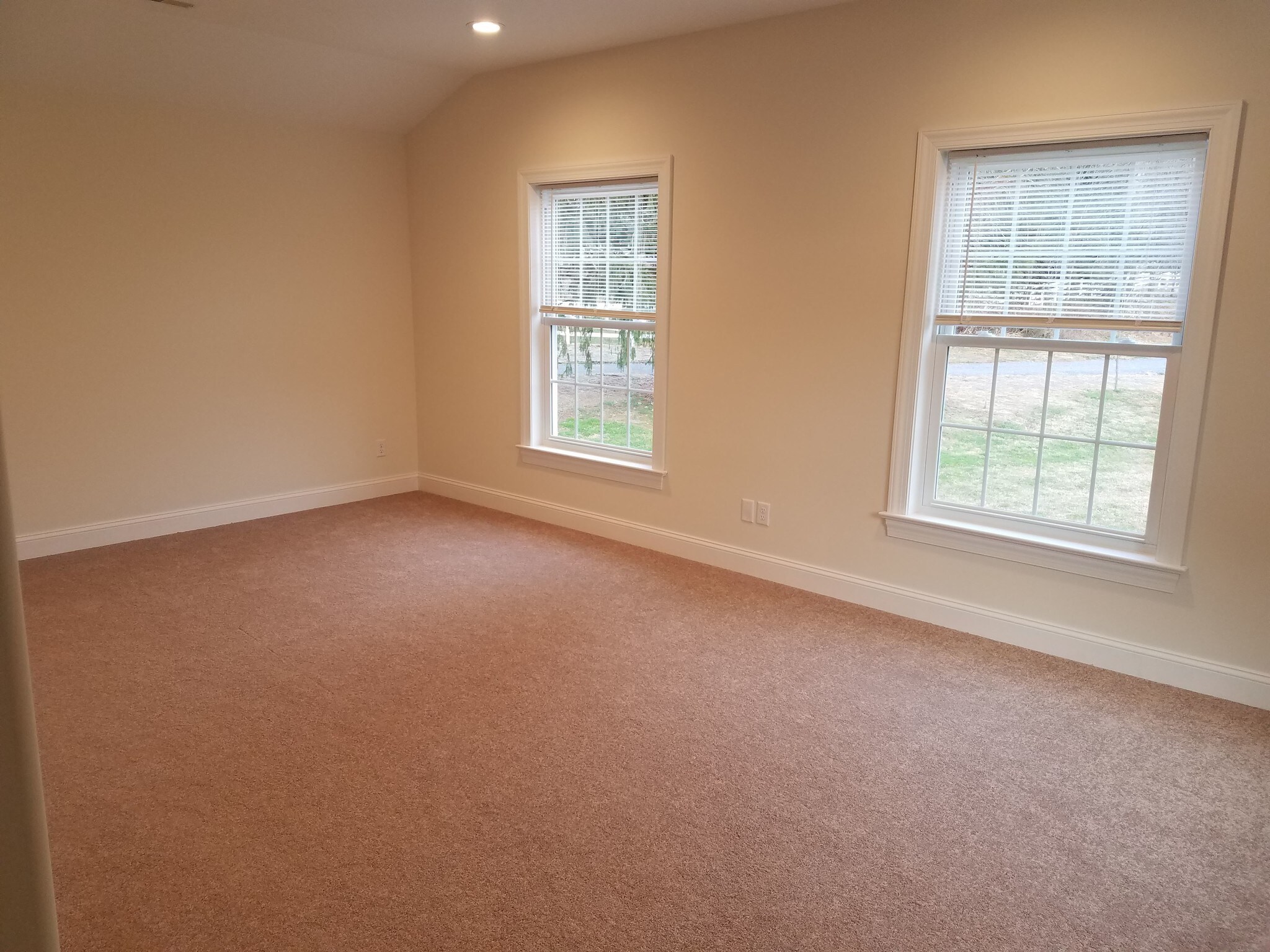 Master bedroom - 2086 Kratz Station Rd