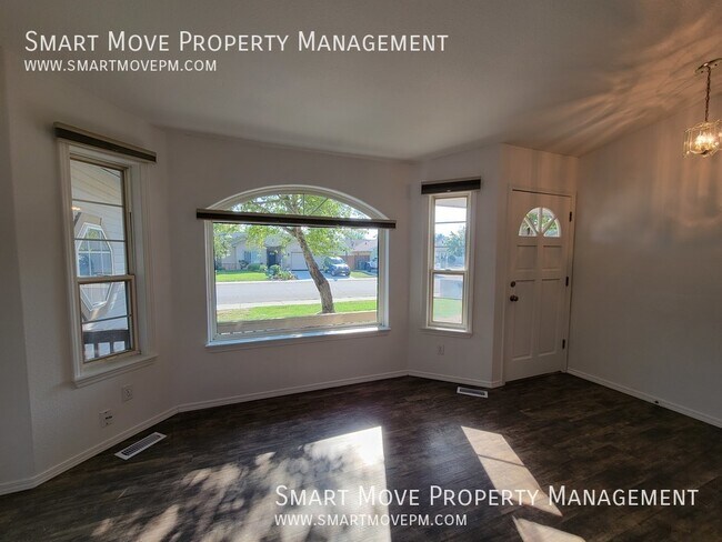 Building Photo - 2557 N Laughridge Ave