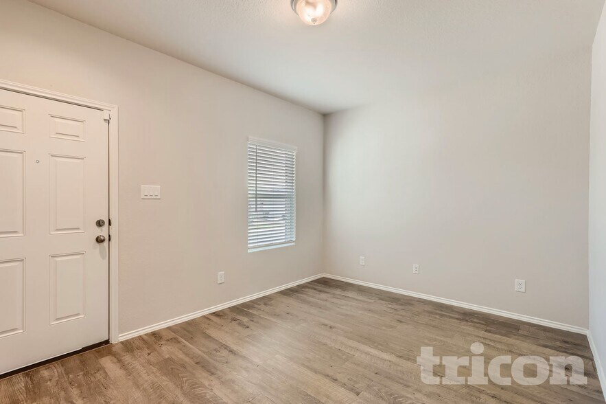 Building Photo - 13043 Heathers Elm