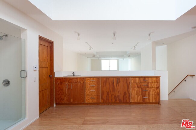 Building Photo - 11 Brooks Ave