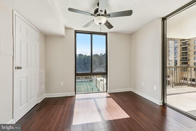 Building Photo - 4500 S Four Mile Run Dr