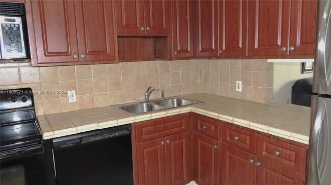 Building Photo - 5701 Collins Ave