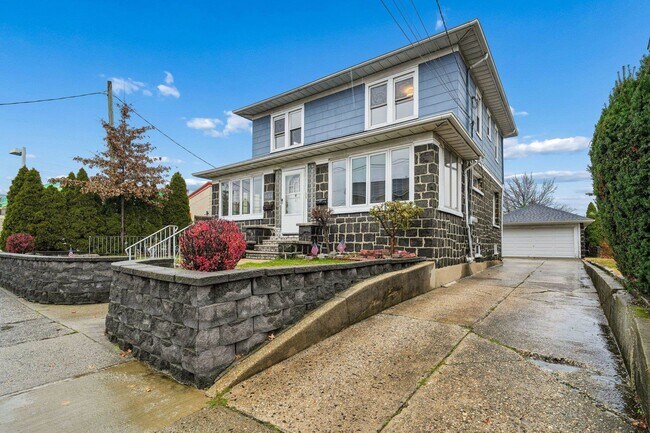 Building Photo - 1154 Anderson Ave