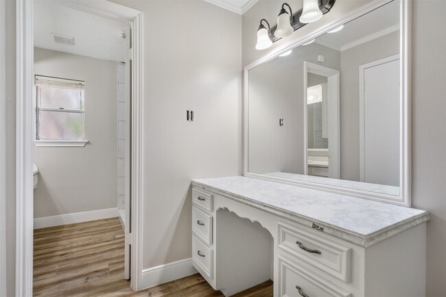 Building Photo - 25519 Many Oak Dr